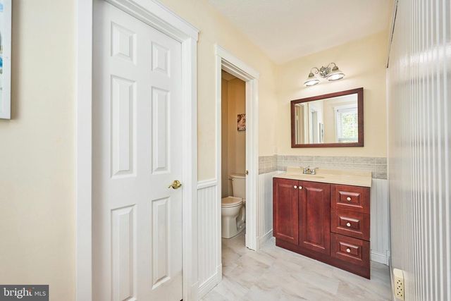 806 RUST DR NE, Leesburg, VA 20176