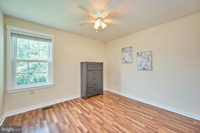 806 RUST DR NE, Leesburg, VA 20176