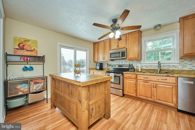 806 RUST DR NE, Leesburg, VA 20176