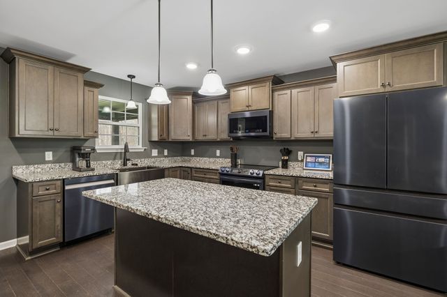 145 Diane Loop, White Bluff, TN 37187