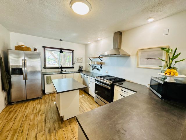 1620 Parsifal Street NE, Albuquerque, NM 87112
