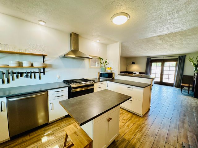 1620 Parsifal Street NE, Albuquerque, NM 87112