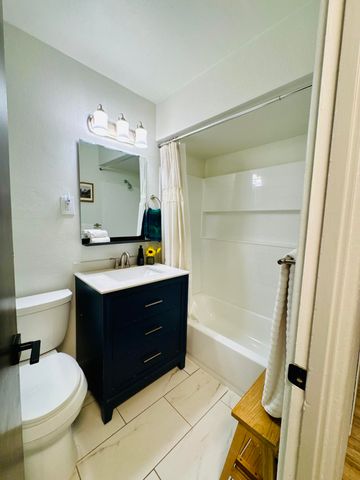 1620 Parsifal Street NE, Albuquerque, NM 87112
