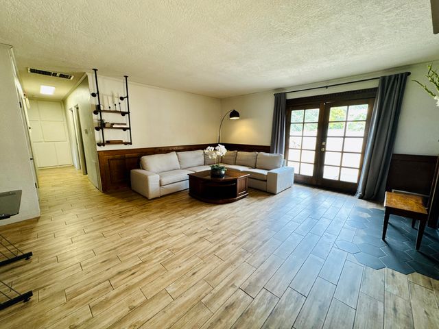 1620 Parsifal Street NE, Albuquerque, NM 87112