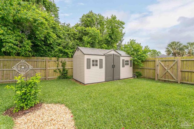 1 Arapaho Dr, Pensacola, FL 32507
