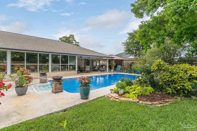 1 Arapaho Dr, Pensacola, FL 32507