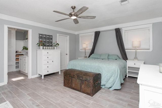 1 Arapaho Dr, Pensacola, FL 32507