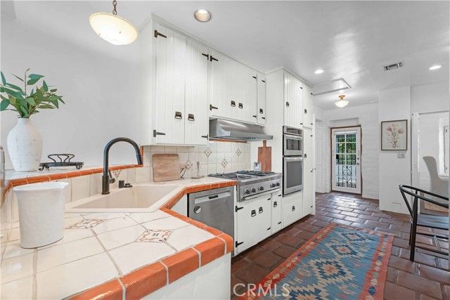 1321 W Valleyheart Drive, Burbank, CA 91506