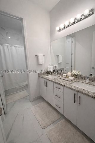 22255 SW 132 Ave, Miami, FL 33170