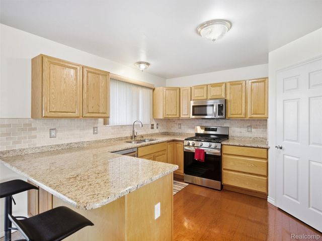 21870 Kentucky Court, Clinton Charter Township, MI 48035