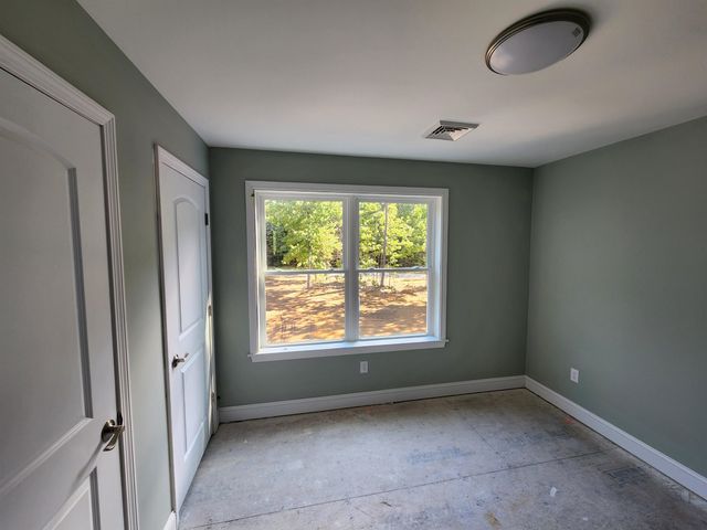 18 Lee Road, Barrington, NH 03825