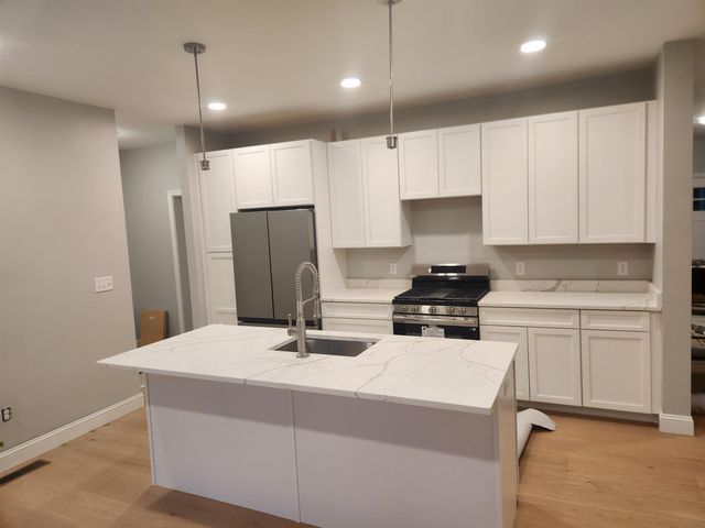 18 Lee Road, Barrington, NH 03825