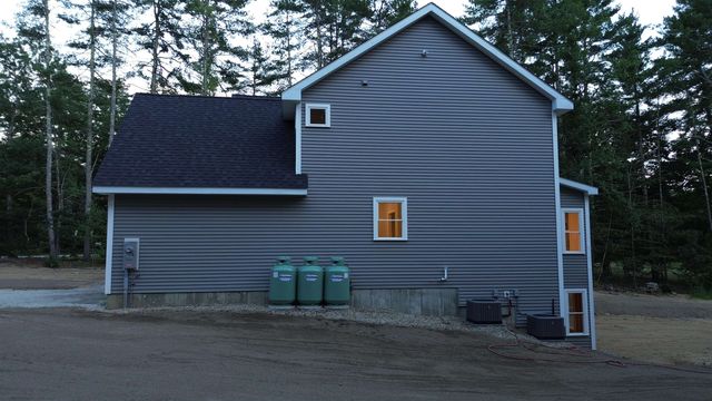 18 Lee Road, Barrington, NH 03825