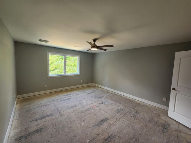 18 Lee Road, Barrington, NH 03825