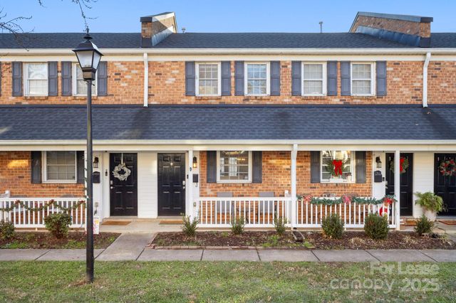 1318 Green Oaks Lane, Charlotte, NC 28205