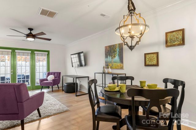 1318 Green Oaks Lane, Charlotte, NC 28205