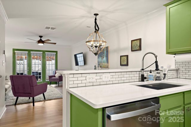 1318 Green Oaks Lane, Charlotte, NC 28205