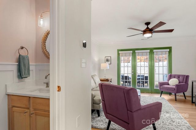 1318 Green Oaks Lane, Charlotte, NC 28205