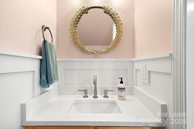 1318 Green Oaks Lane, Charlotte, NC 28205