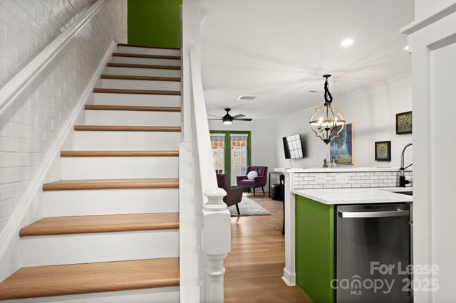 1318 Green Oaks Lane, Charlotte, NC 28205