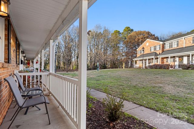 1318 Green Oaks Lane, Charlotte, NC 28205