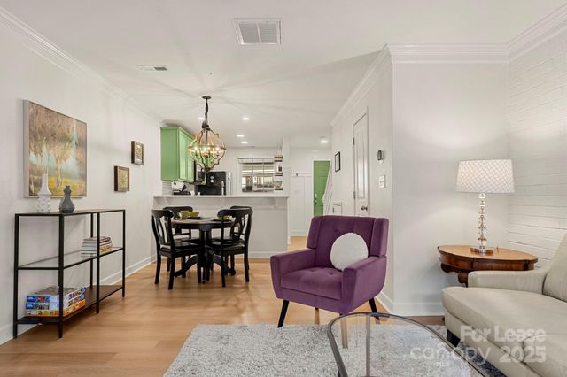 1318 Green Oaks Lane, Charlotte, NC 28205