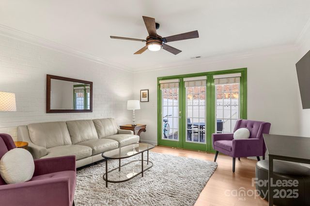 1318 Green Oaks Lane, Charlotte, NC 28205