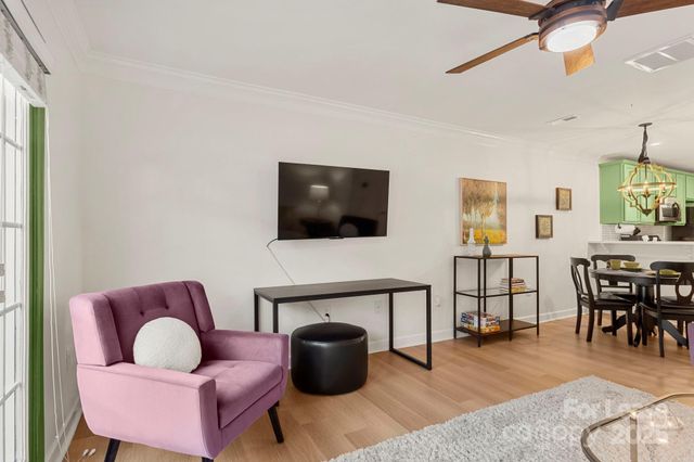 1318 Green Oaks Lane, Charlotte, NC 28205