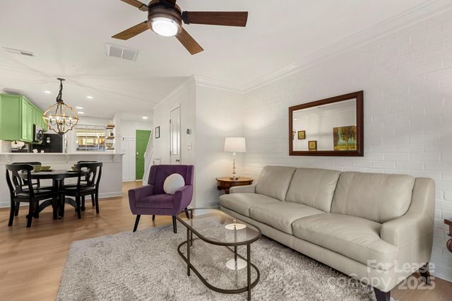 1318 Green Oaks Lane, Charlotte, NC 28205