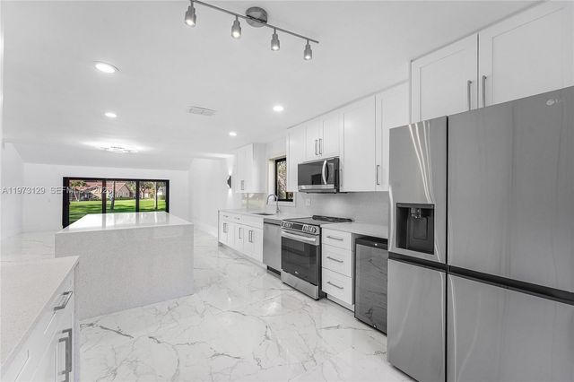 2007 Deer Creek Woodlands Way, Deerfield Beach, FL 33442