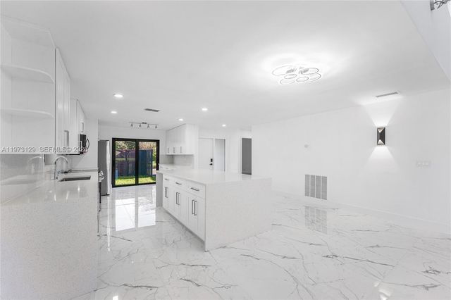 2007 Deer Creek Woodlands Way, Deerfield Beach, FL 33442