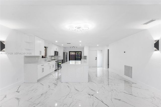 2007 Deer Creek Woodlands Way, Deerfield Beach, FL 33442