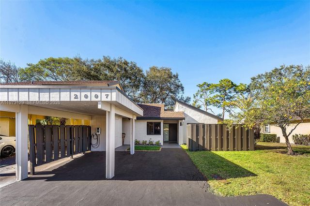 2007 Deer Creek Woodlands Way, Deerfield Beach, FL 33442