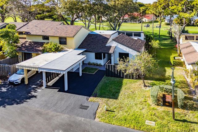 2007 Deer Creek Woodlands Way, Deerfield Beach, FL 33442