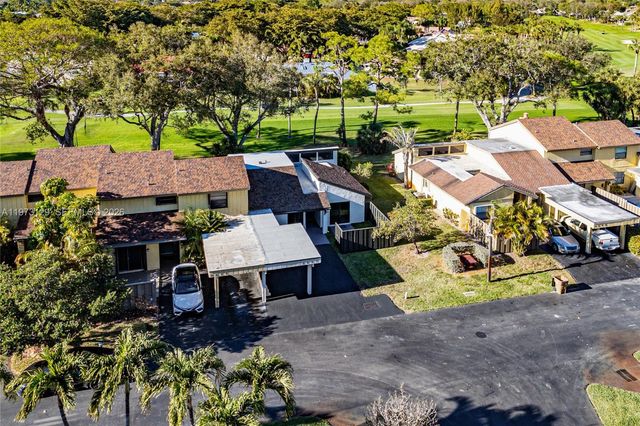 2007 Deer Creek Woodlands Way, Deerfield Beach, FL 33442