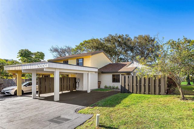 2007 Deer Creek Woodlands Way, Deerfield Beach, FL 33442