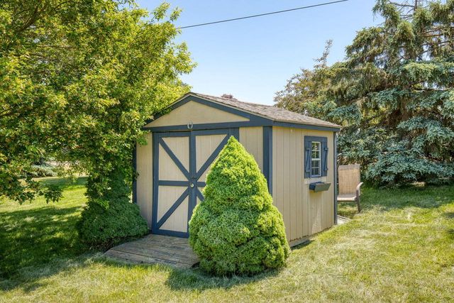 2901 Autumn LANE, East Troy, WI 53120
