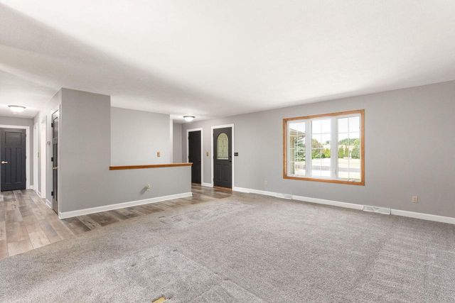 2901 Autumn LANE, East Troy, WI 53120