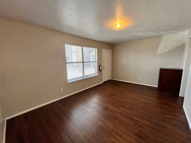 2526 W Prairie Street 102, Denton, TX 76201