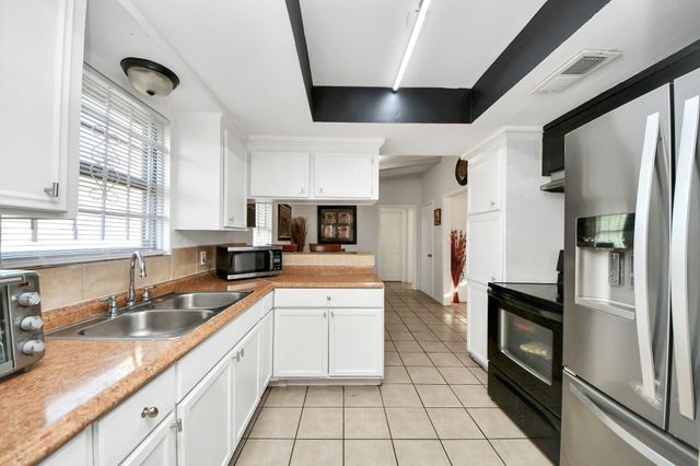 6319 Guadalupe Street, Houston, TX 77016