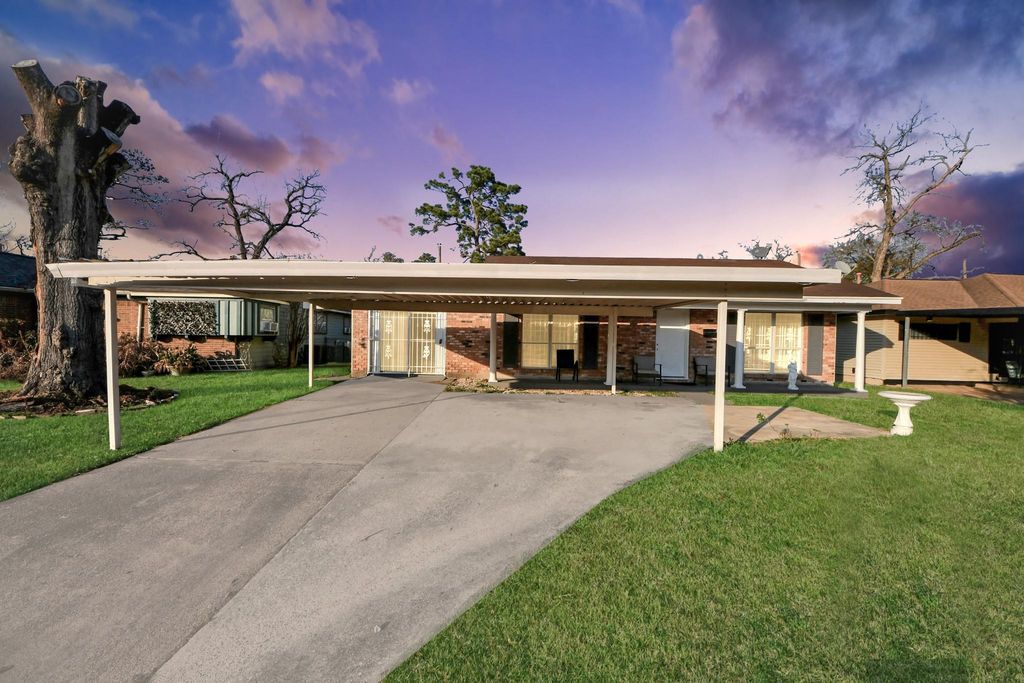 6319 Guadalupe Street, Houston, TX 77016