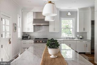 1306 BISHOP LN, Alexandria, VA 22302