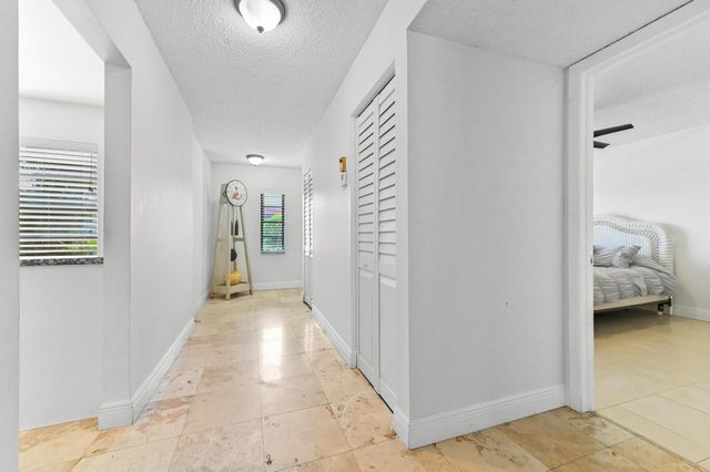 21215 Lago Circle C, Boca Raton, FL 33433