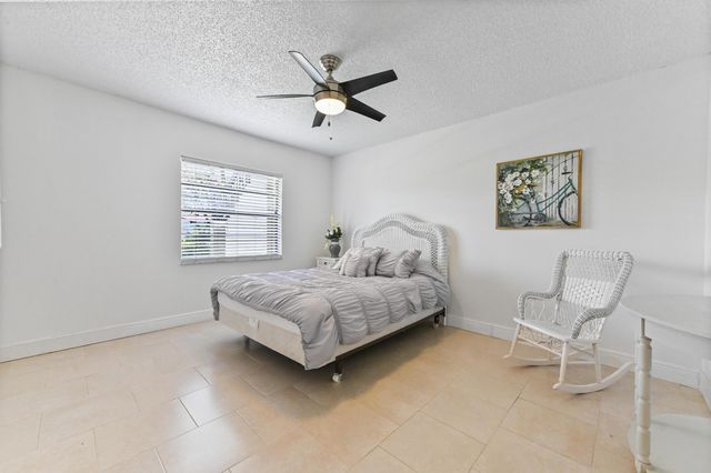 21215 Lago Circle C, Boca Raton, FL 33433