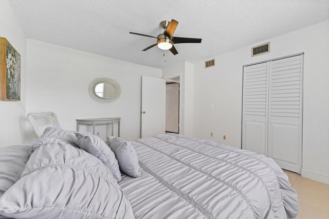 21215 Lago Circle C, Boca Raton, FL 33433