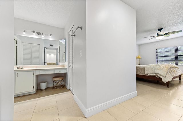 21215 Lago Circle C, Boca Raton, FL 33433