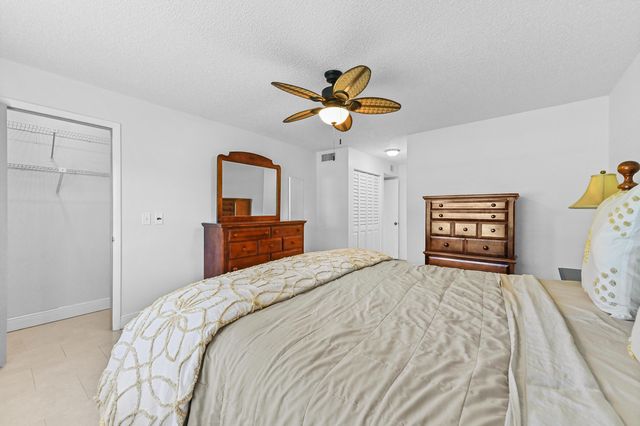 21215 Lago Circle C, Boca Raton, FL 33433