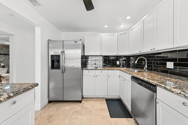21215 Lago Circle C, Boca Raton, FL 33433