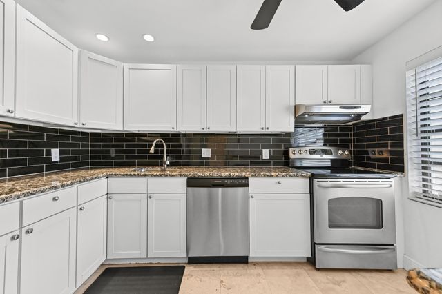 21215 Lago Circle C, Boca Raton, FL 33433