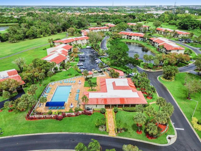 21215 Lago Circle C, Boca Raton, FL 33433